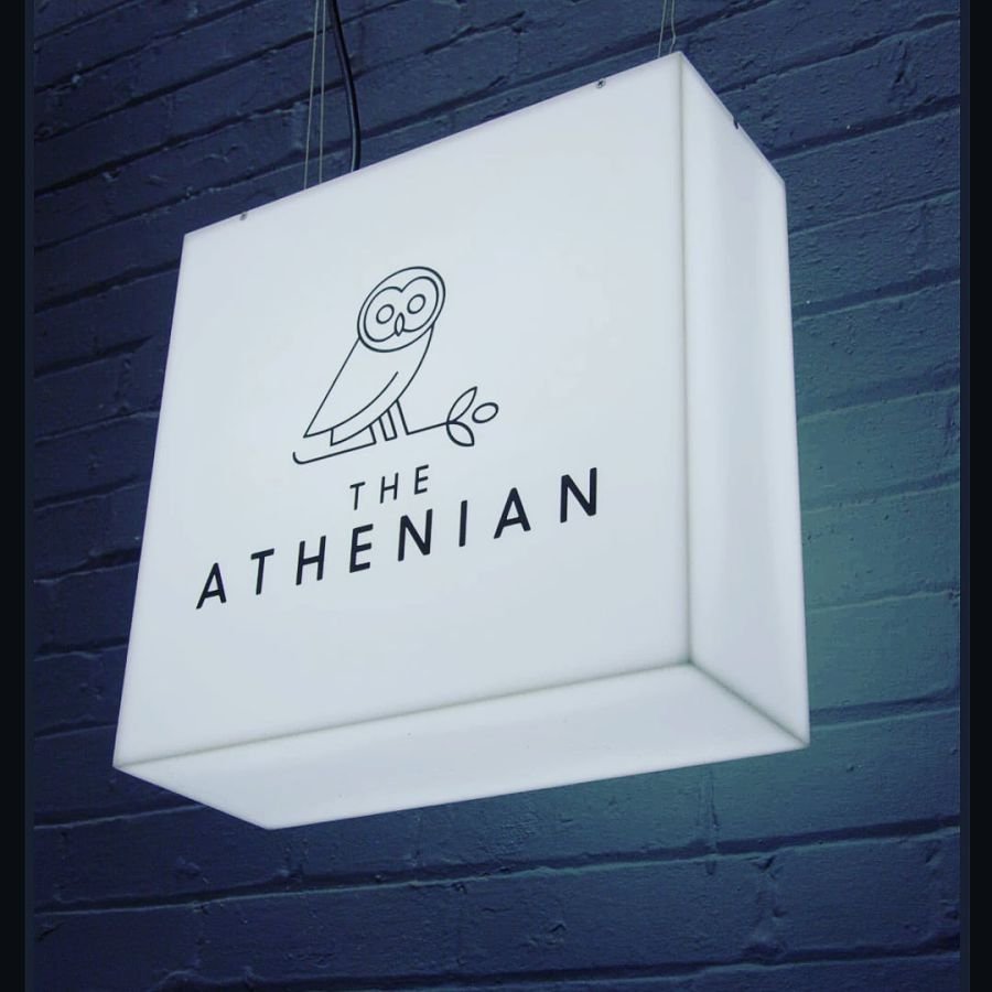 ic-mekan-isikli-pub-bar-cafe-sanatsal-mimari-tabela